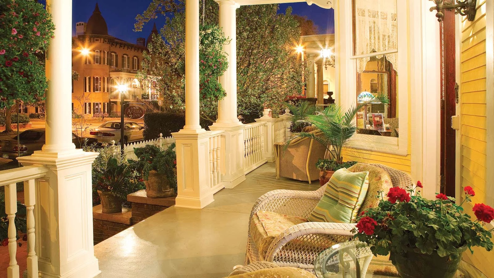 Azalea Inn & Villas
