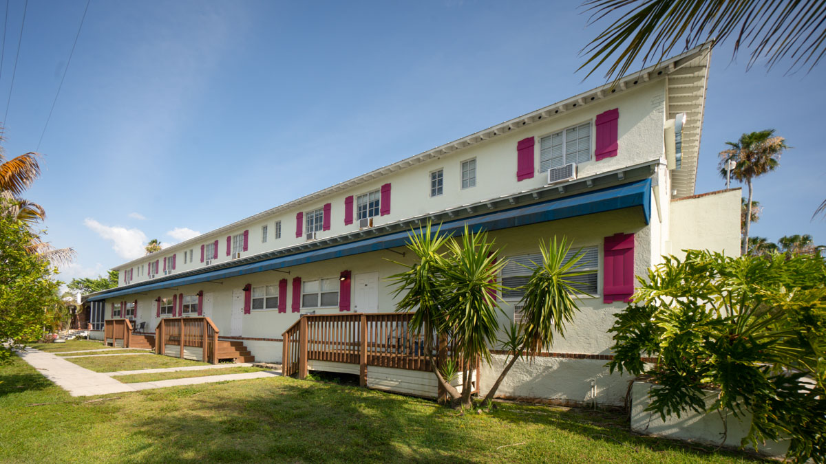 Captain's Table Hotel by Everglades Adventures