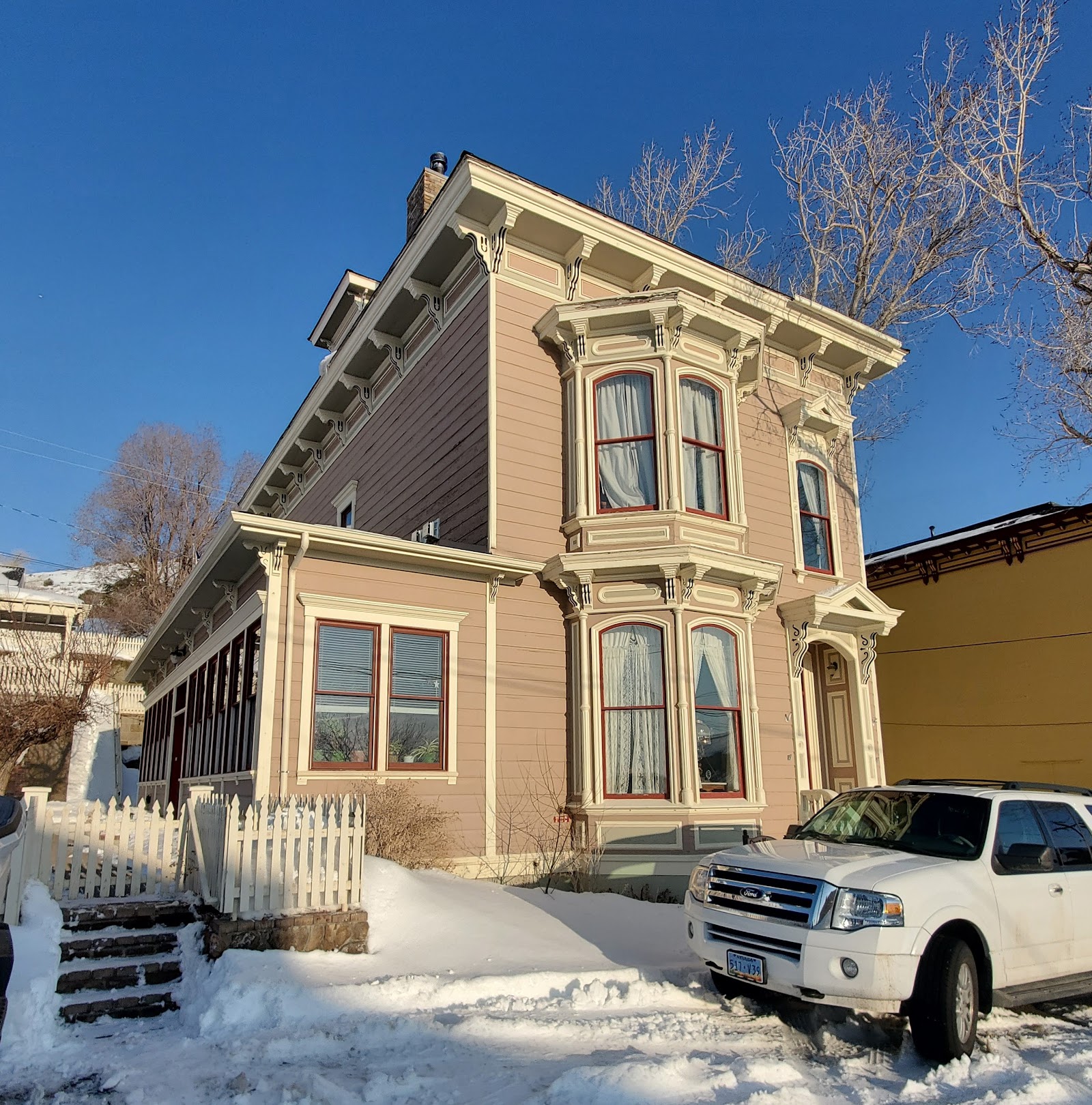 Cobb Mansion Bed & Breakfast