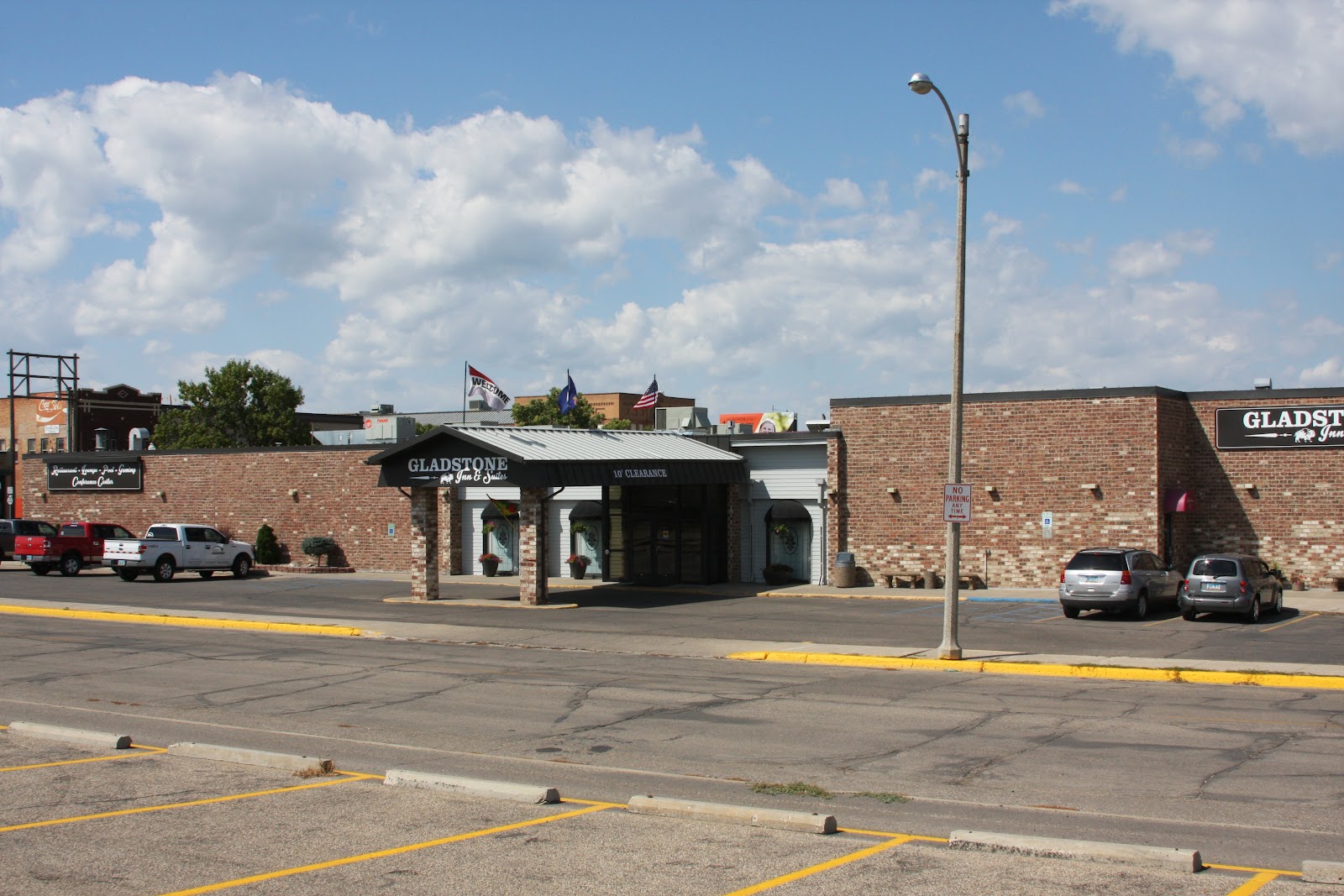 Gladstone Inn & Suites