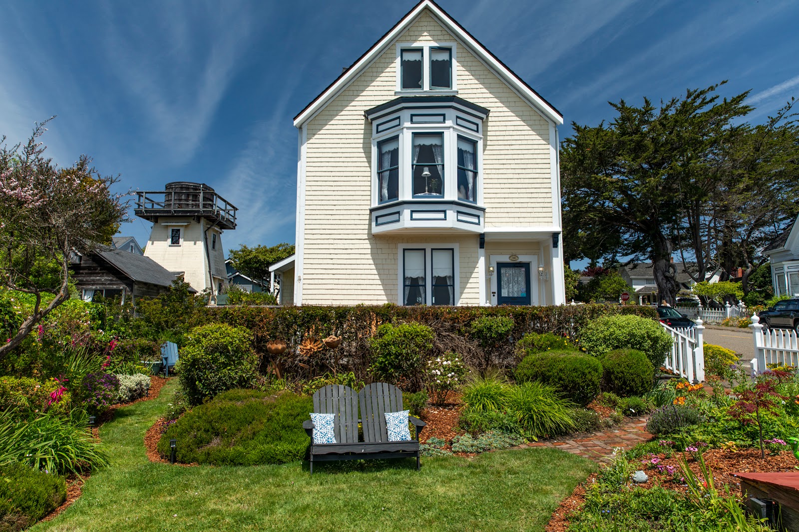 Headlands Inn Bed & Breakfast