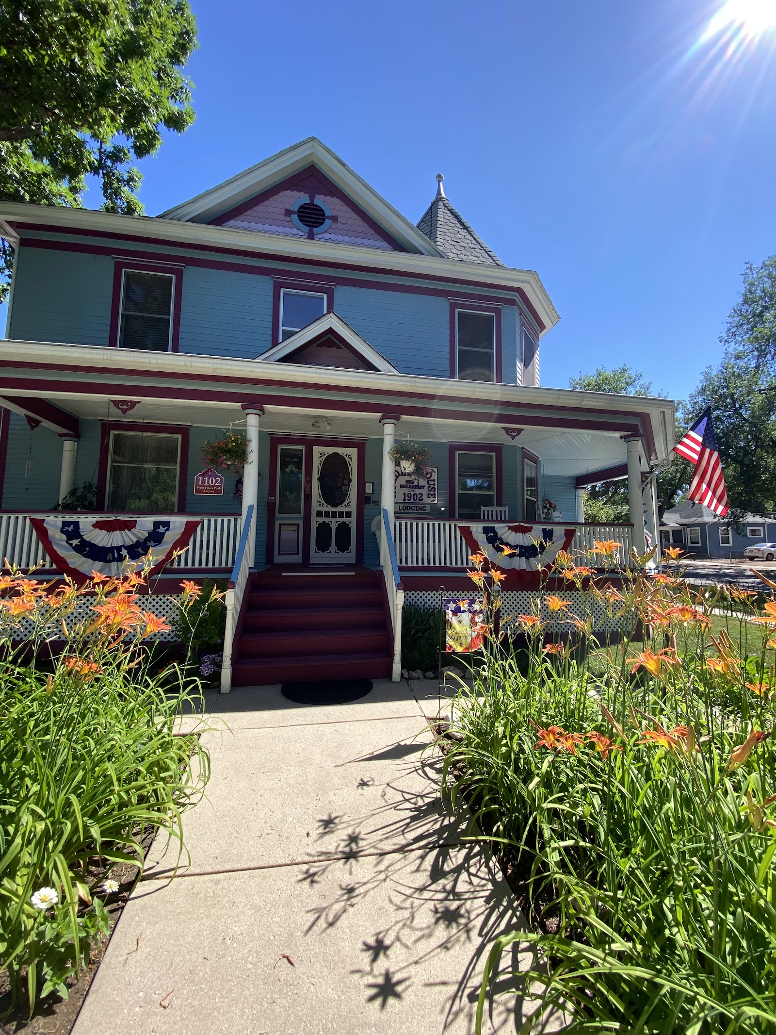Holden House 1902 Bed & Breakfast