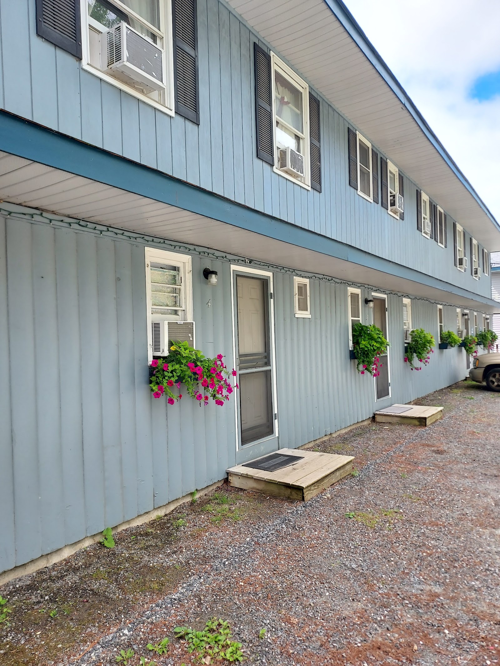 Lakeside Lodge & Marina