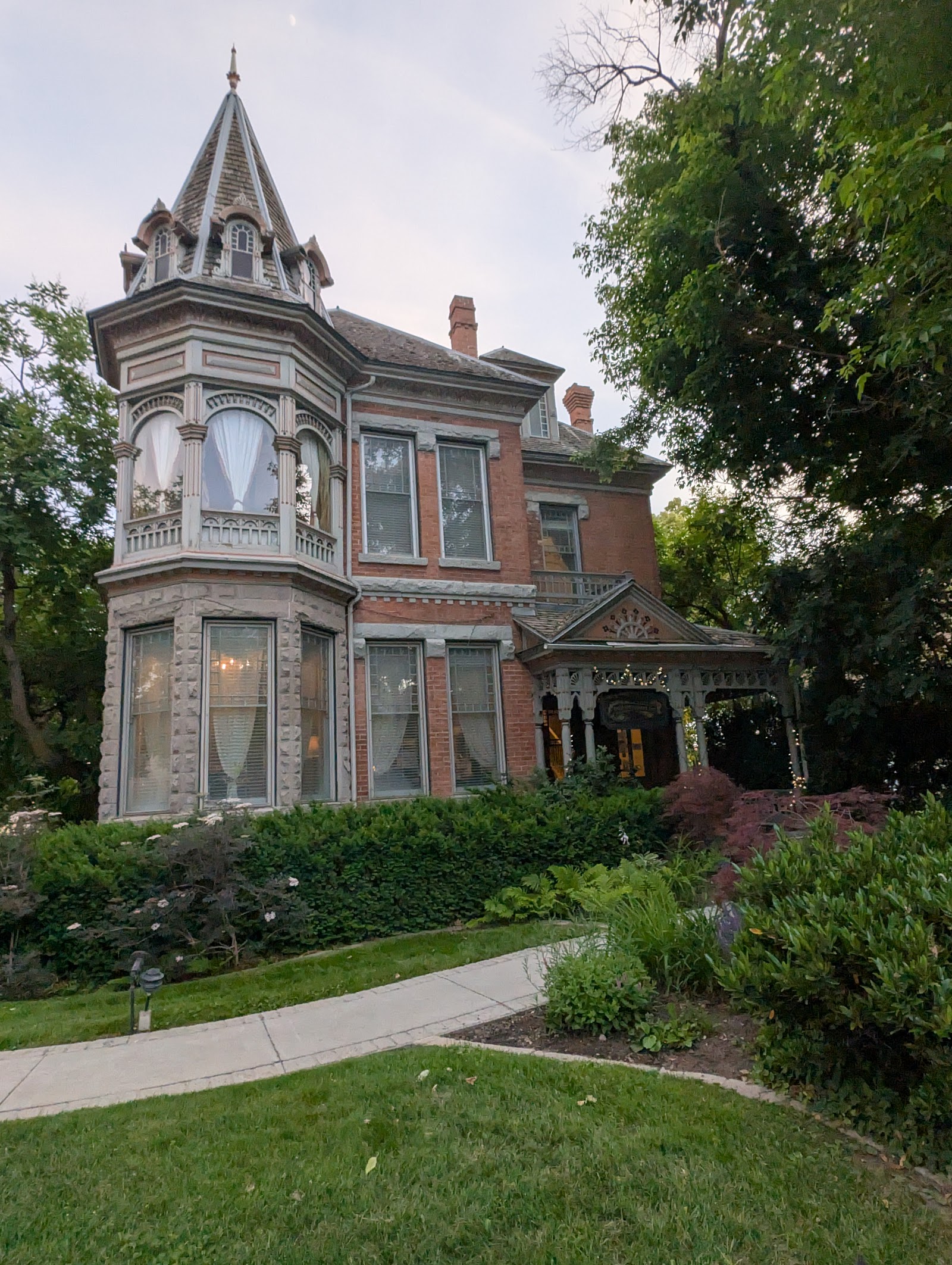 The Anniversary Inn - South Temple