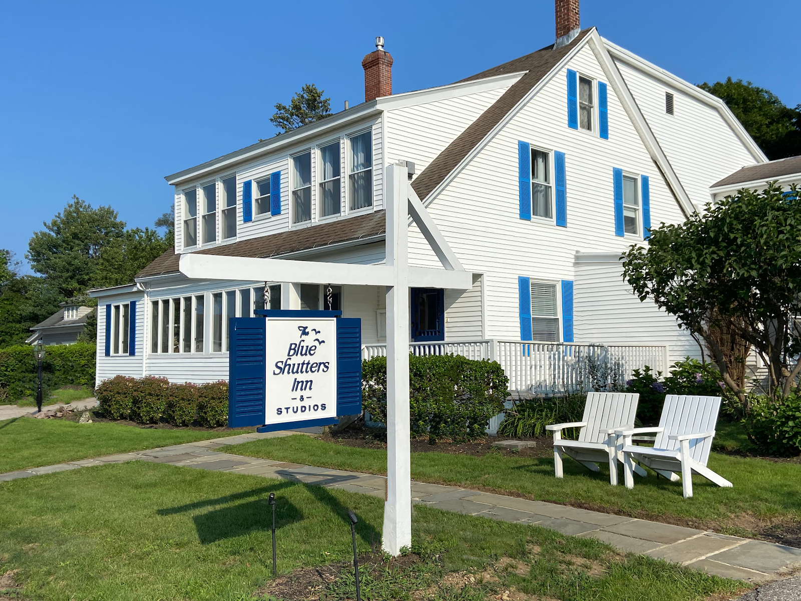 The Blue Shutters Inn & Studios