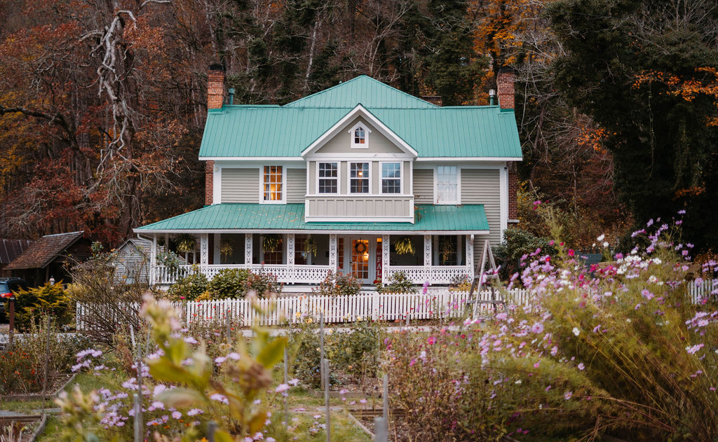 The Mast Farm Inn