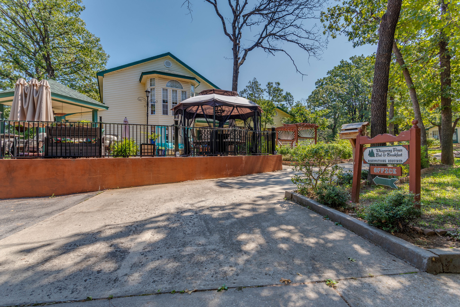 Whispering Pines Inn Bed & Breakfast