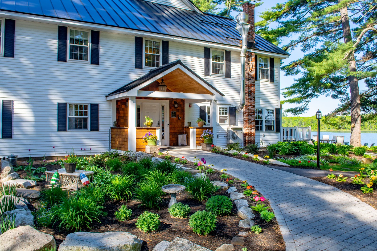 Wolf Cove Inn